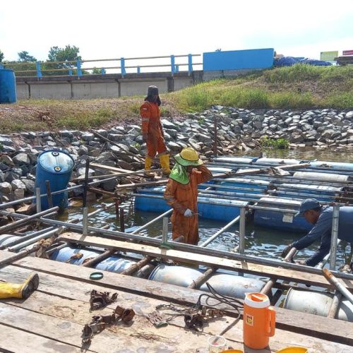 Tim membangun platform kerja sebelum proses geoteknik dimulai